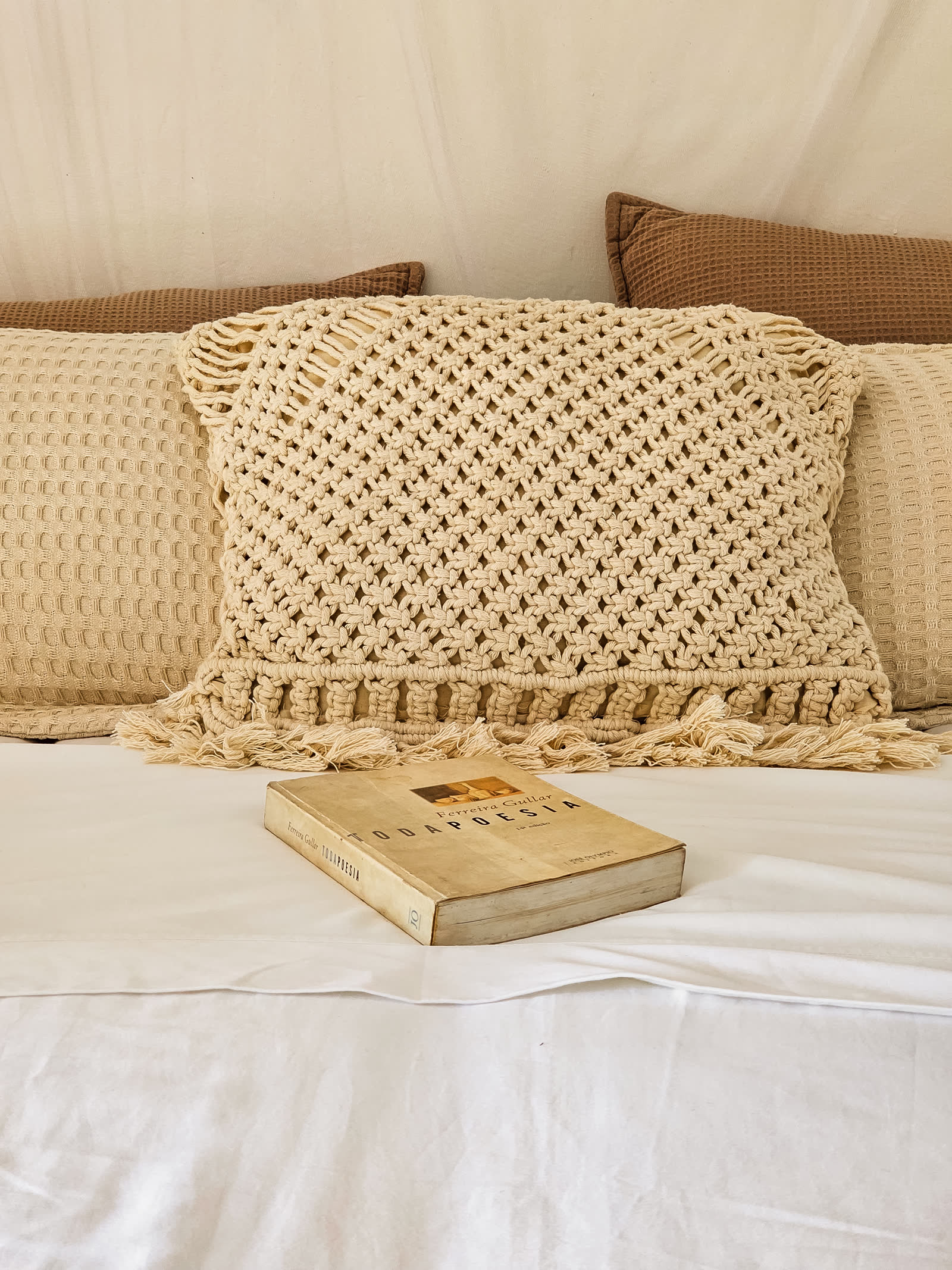 Suíte Carnaúba — roupa de cama e detalhes